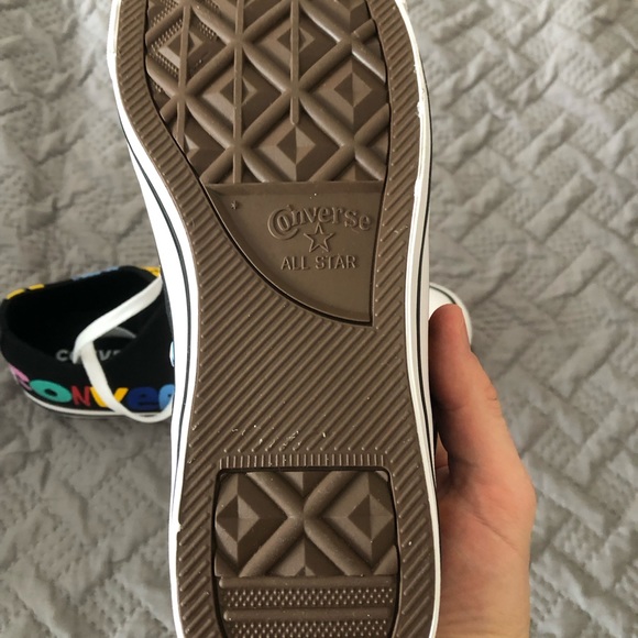 BRAND NEW NEVER WORN CONVERSE - Picture 5 of 9